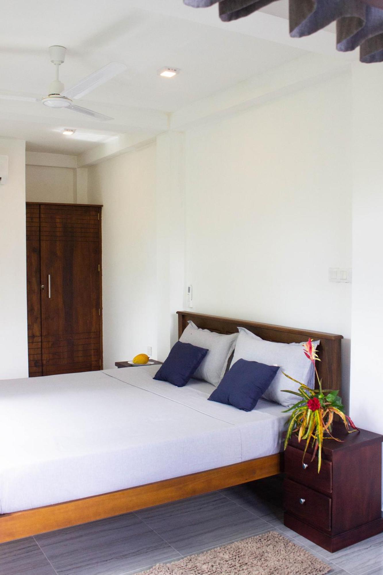 Uralsurf House Hotel Weligama Buitenkant foto
