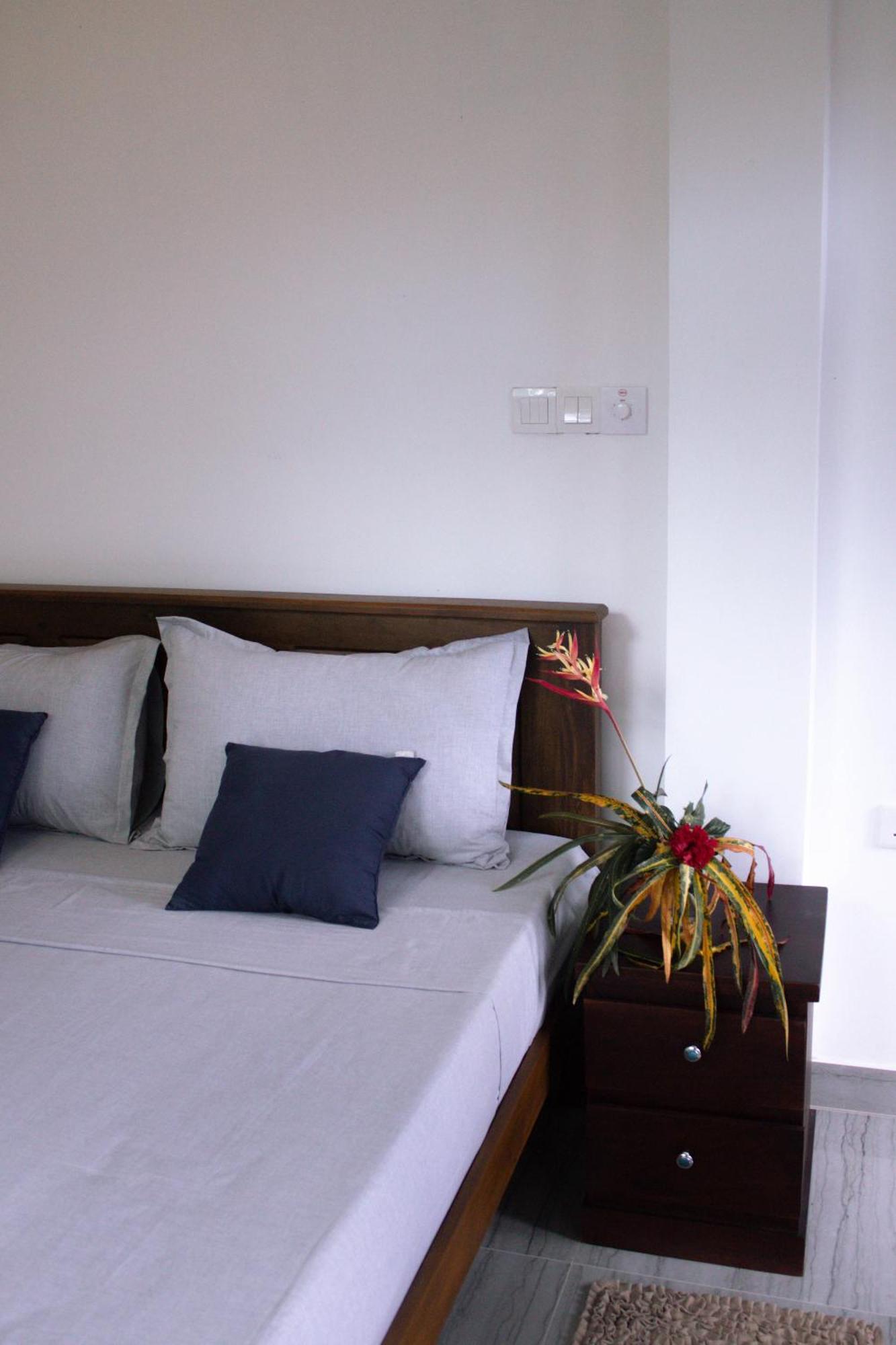 Uralsurf House Hotel Weligama Buitenkant foto