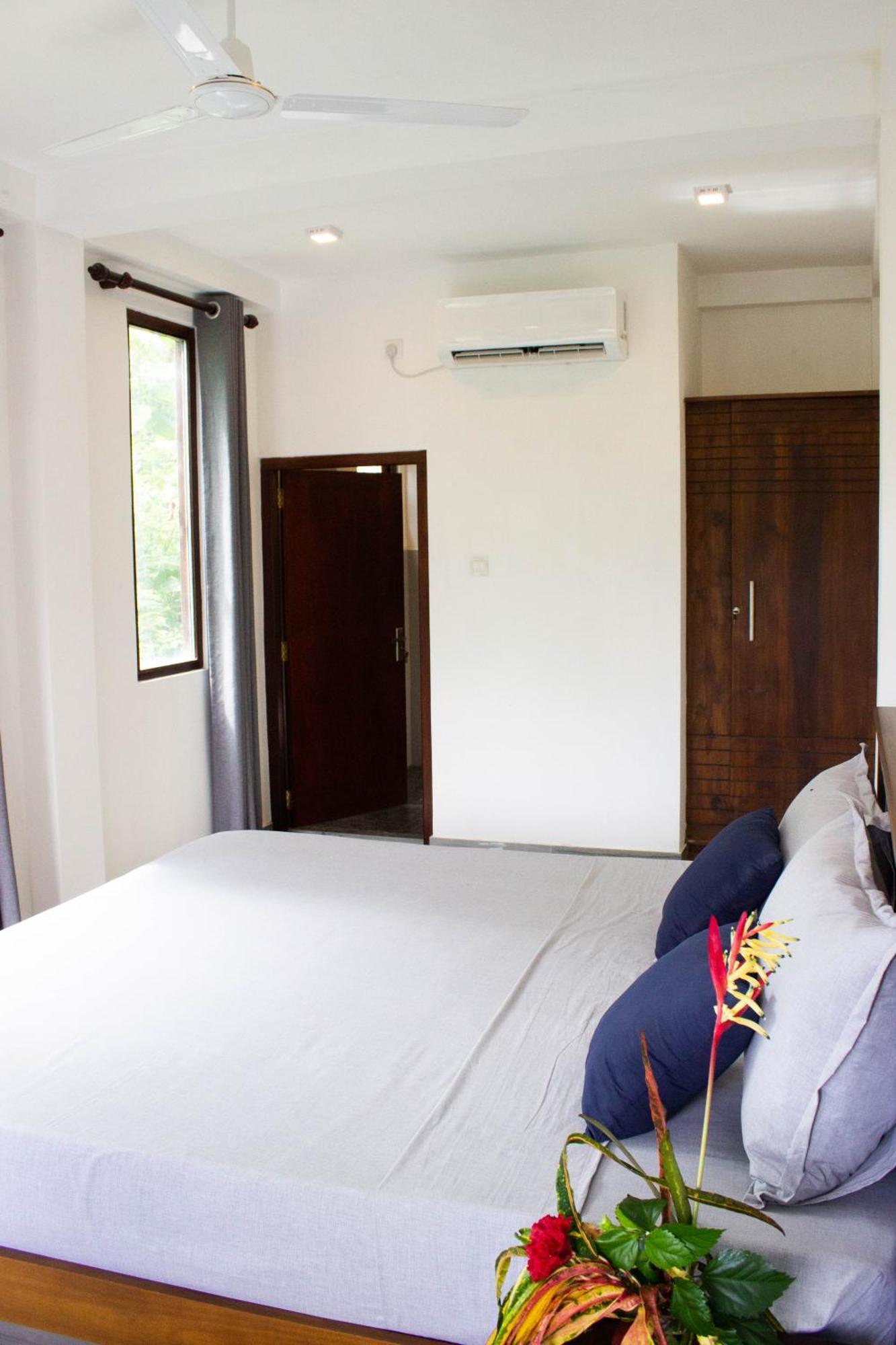 Uralsurf House Hotel Weligama Buitenkant foto
