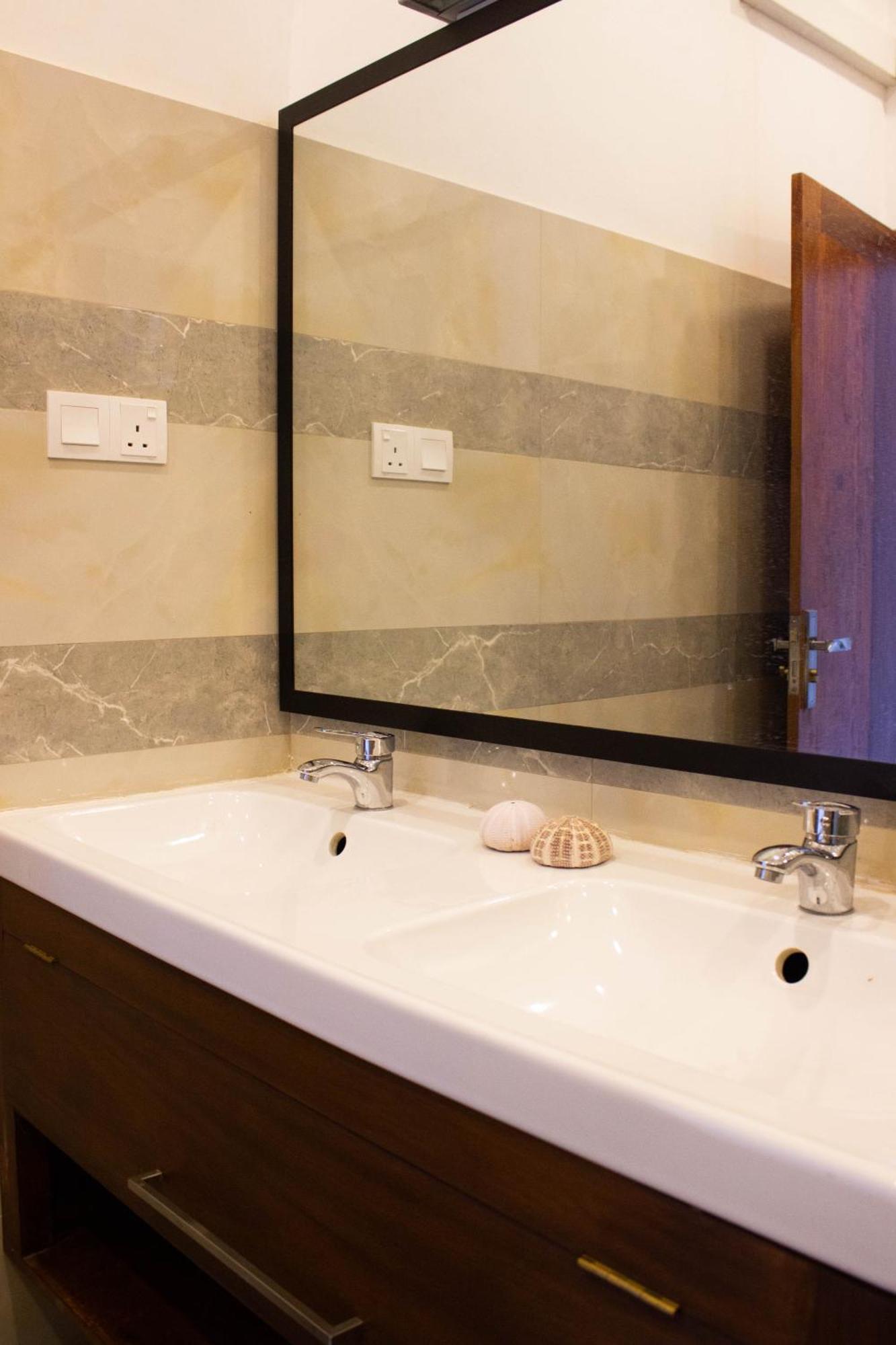 Uralsurf House Hotel Weligama Buitenkant foto