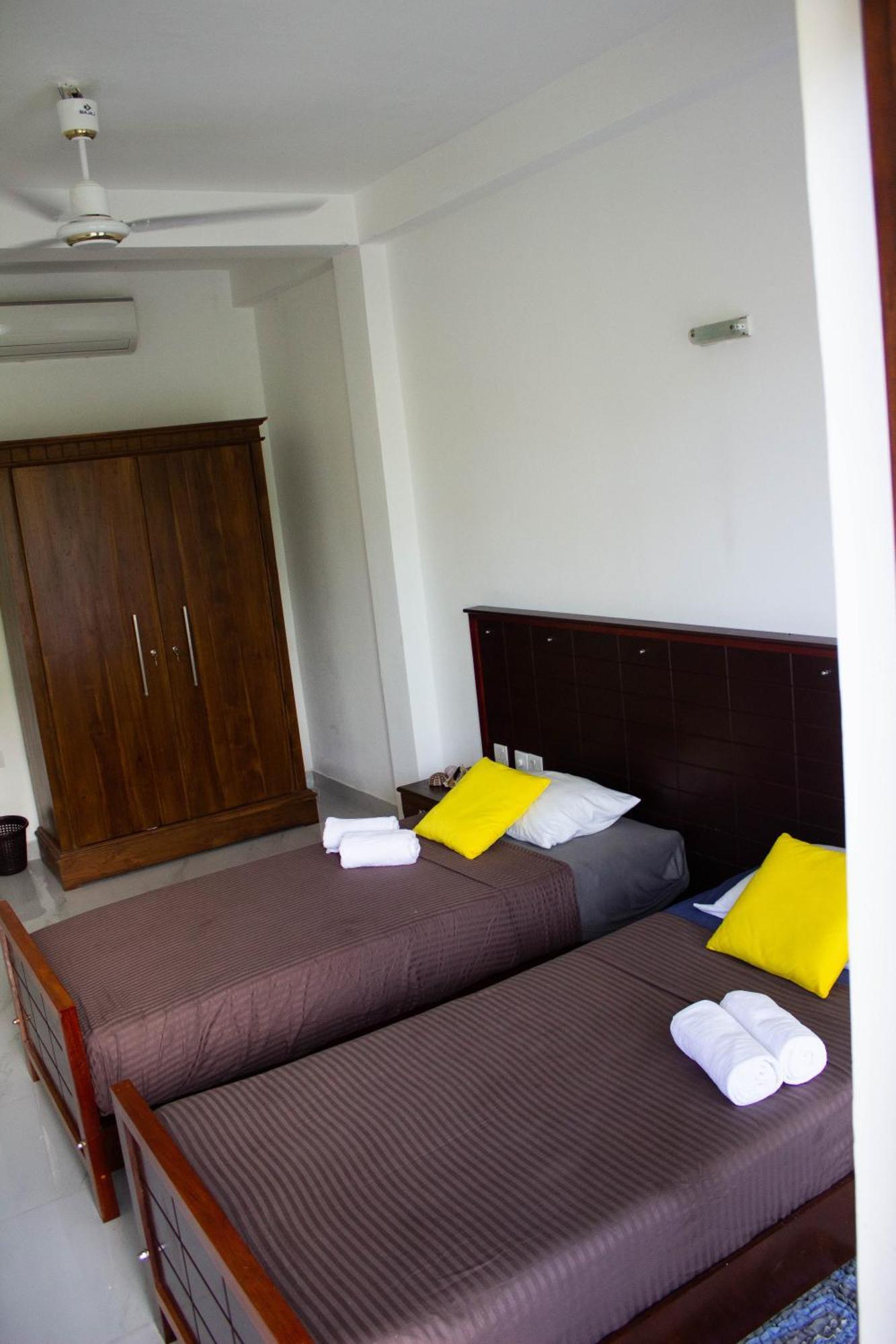 Uralsurf House Hotel Weligama Buitenkant foto